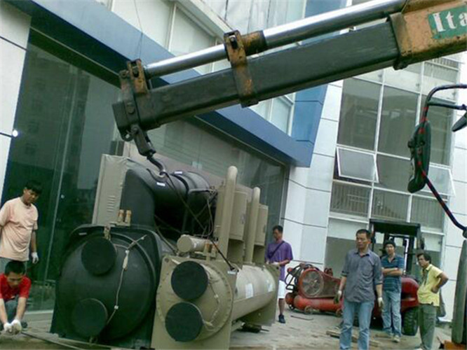 光山县随车吊和汽车吊的核心区别是什么？哪种更省钱？