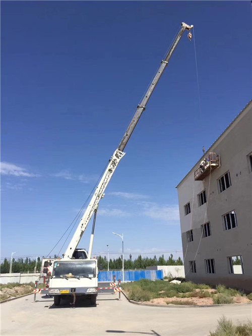 光山县“轻装强干”—— 吊车的 “轻量化臂架” 技术