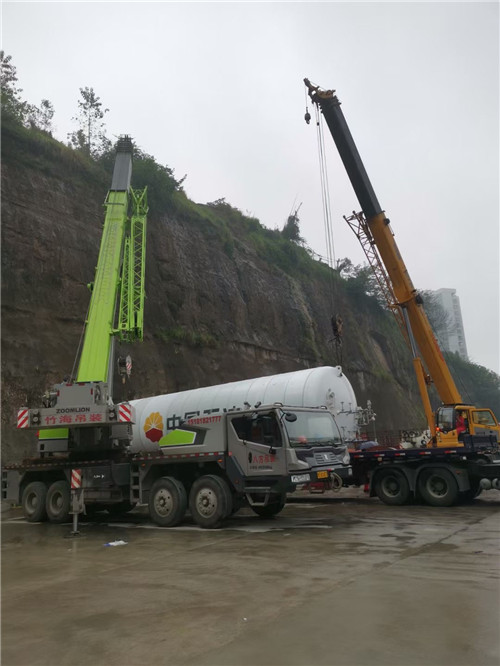 光山县“不怕风雨冻”—— 吊车的 “恶劣环境适应” 技术